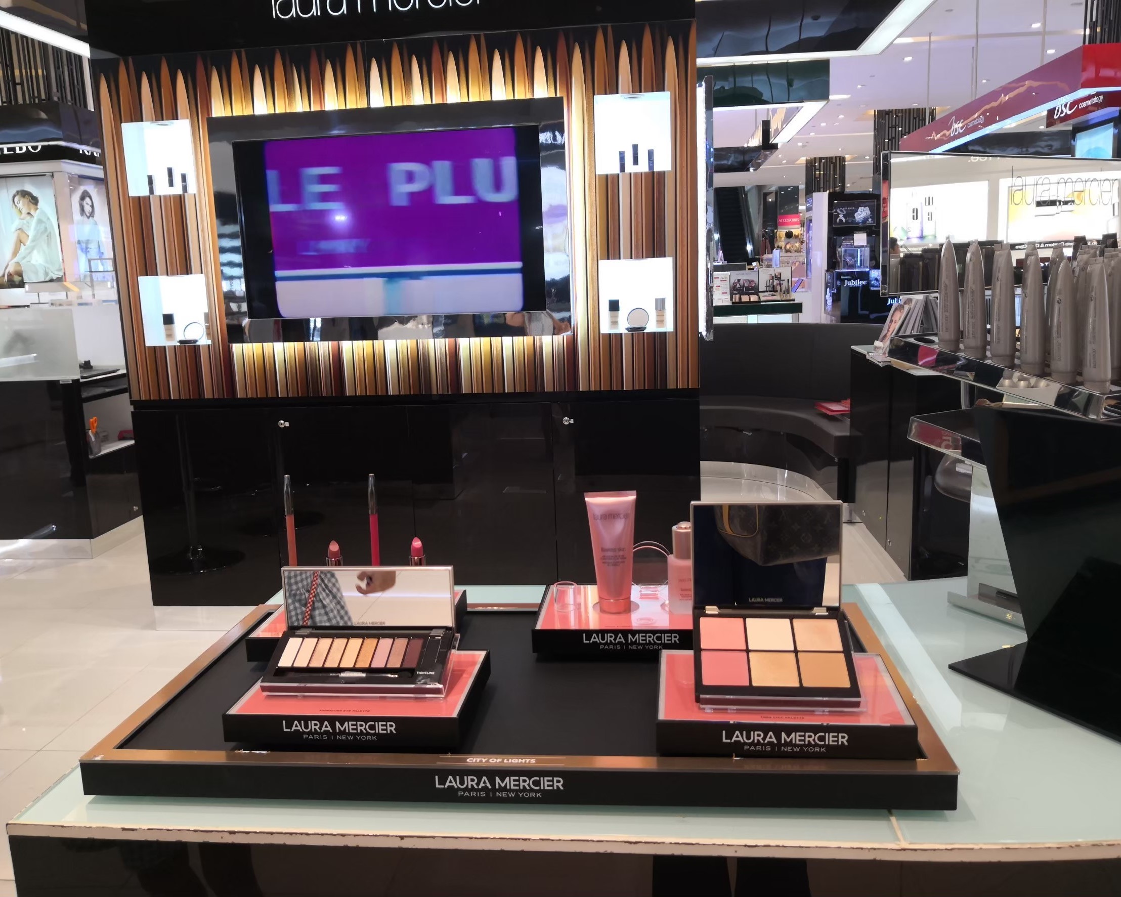 acrylic display for LAURA MERCiER